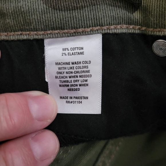 Nwot New Directions camo crop size 10 - Picture 4 of 5